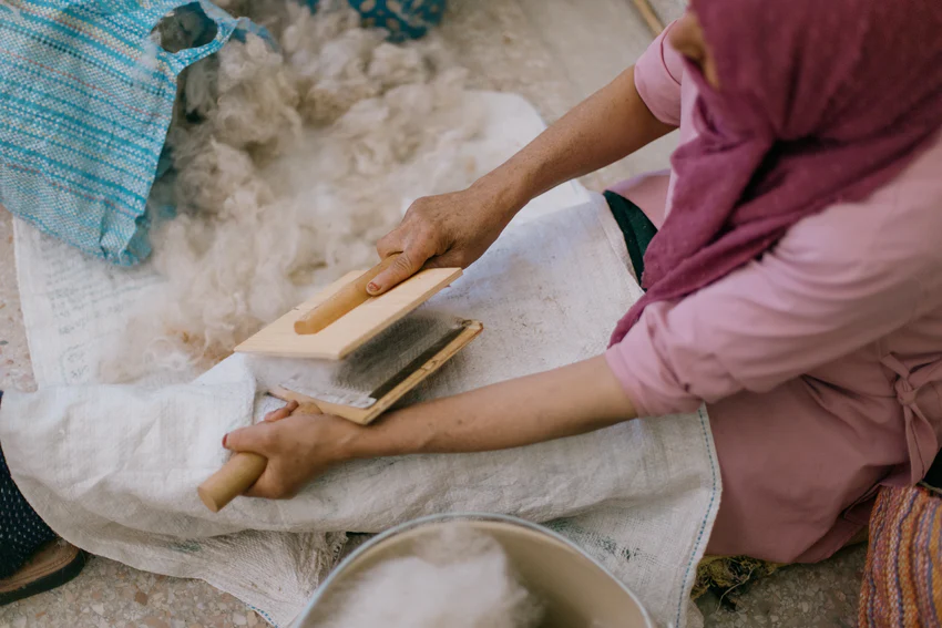 Herstellung von Wolle für marokkanischer Teppich Handarbeit