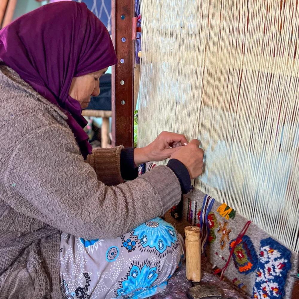 Berber Teppich knüpfen von Hand