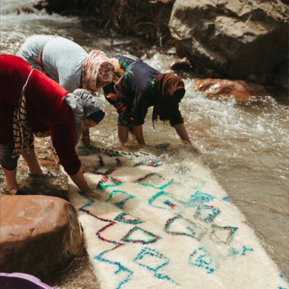 Teppich waschen in Marokko traditionelle Herstellung
