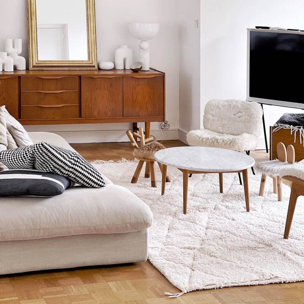 Kinderzimmer mit buntem marokkanischen Teppich aus Wolle im Berber Design