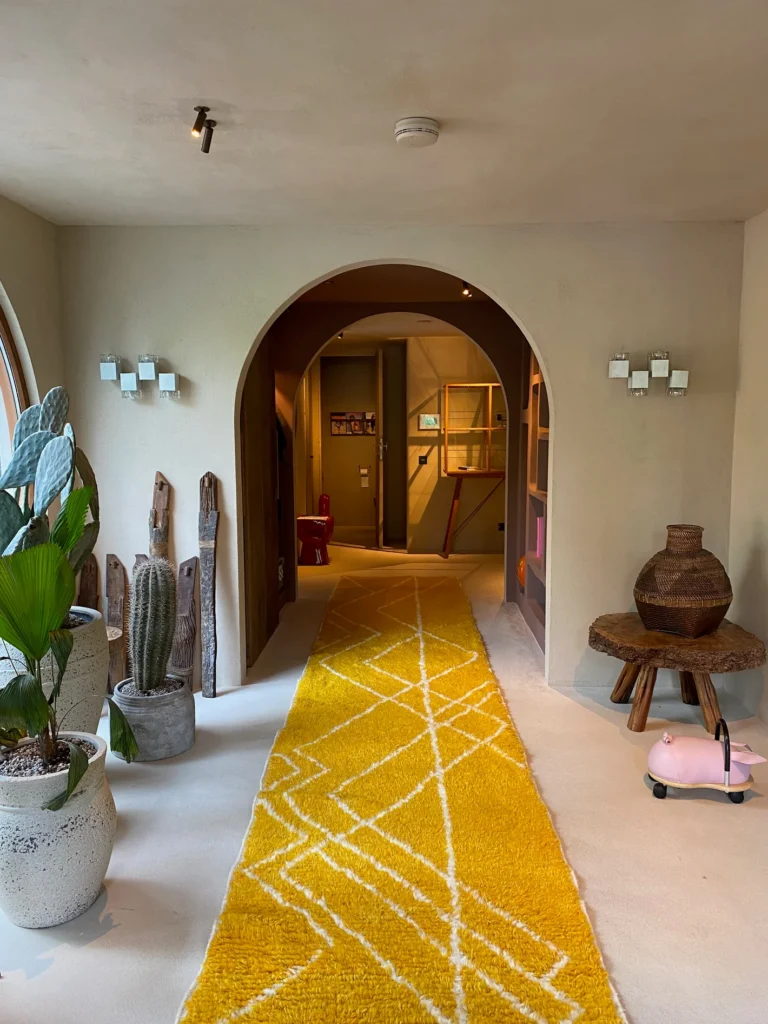 Berber Teppich Läufer aus Marokko in modernem Flur