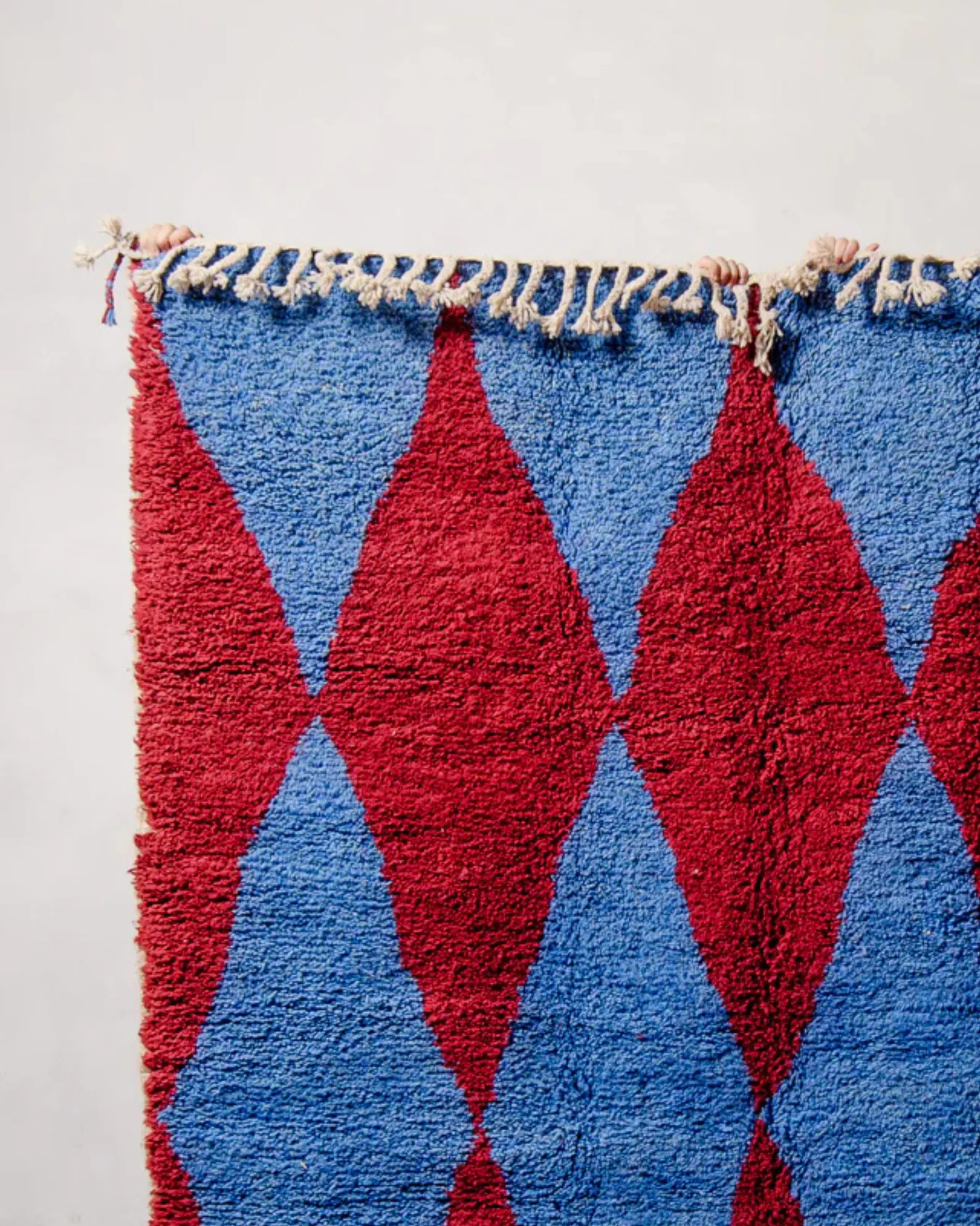 Beni Ourain Teppich großformat rot blau geometrisch wolle