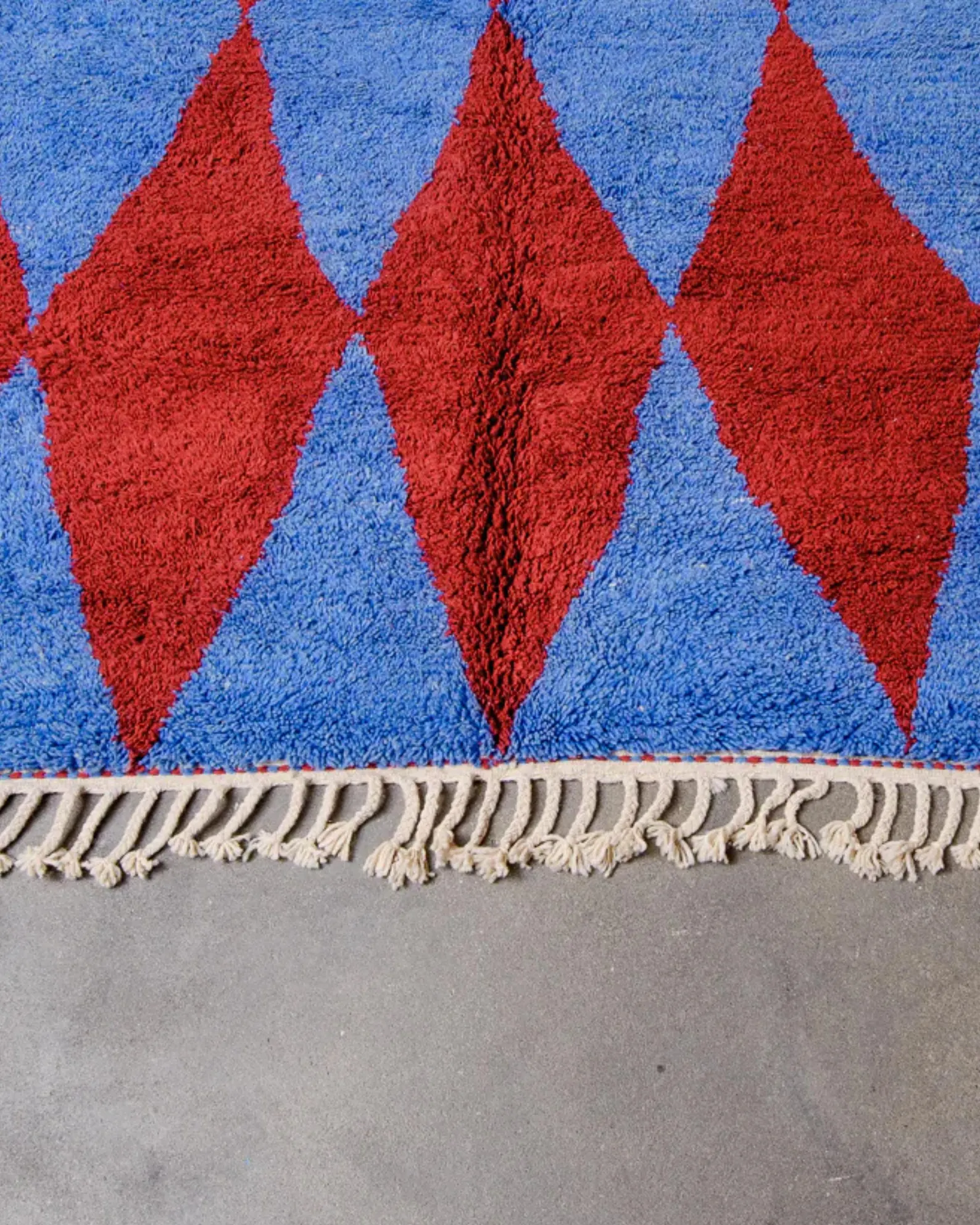 Marokkanischer Teppich bunt geometrisch rot blau modern