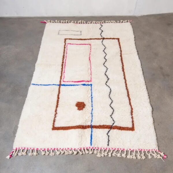 Handgemachter Berber Teppich mit modernen Linien und Naturwolle