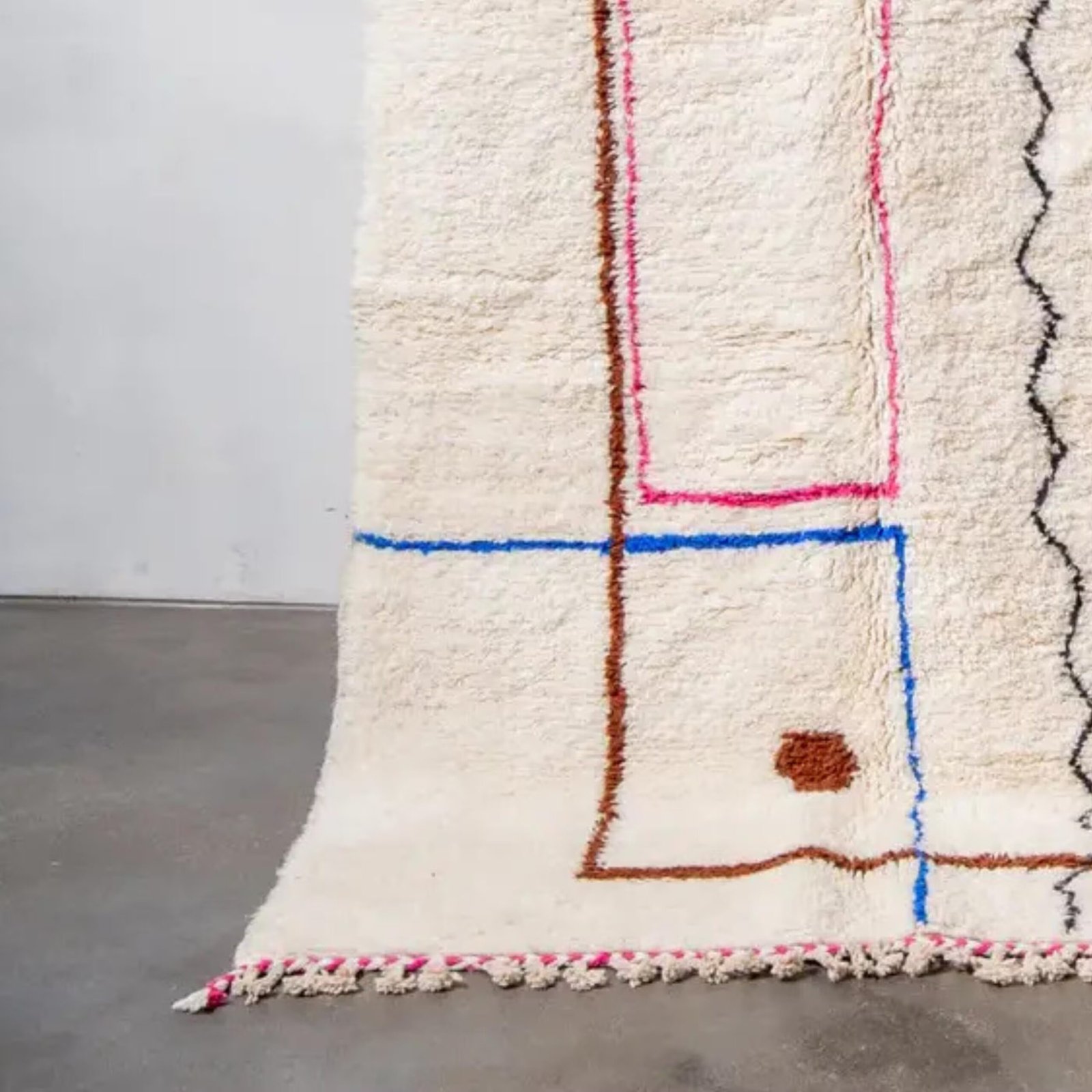 Minimalistischer marokkanischer Teppich im Beni Ourain Stil