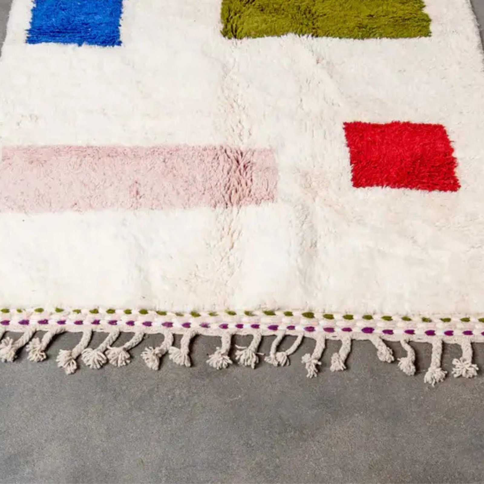 Authentischer marokkanischer Teppich mit geometrischen Mustern