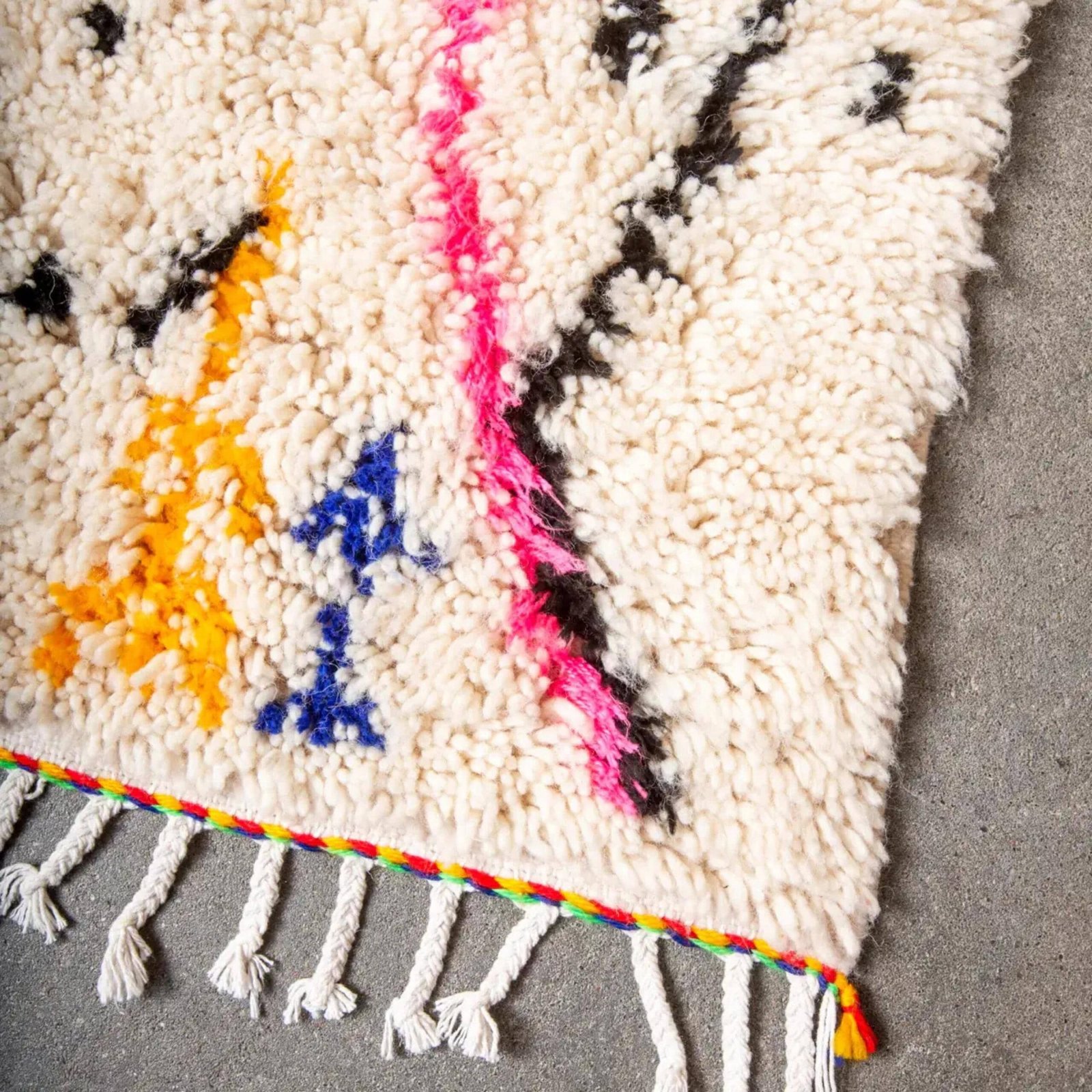 Handgeknüpfter marokkanischer Berber Teppich aus natürlicher Schurwolle