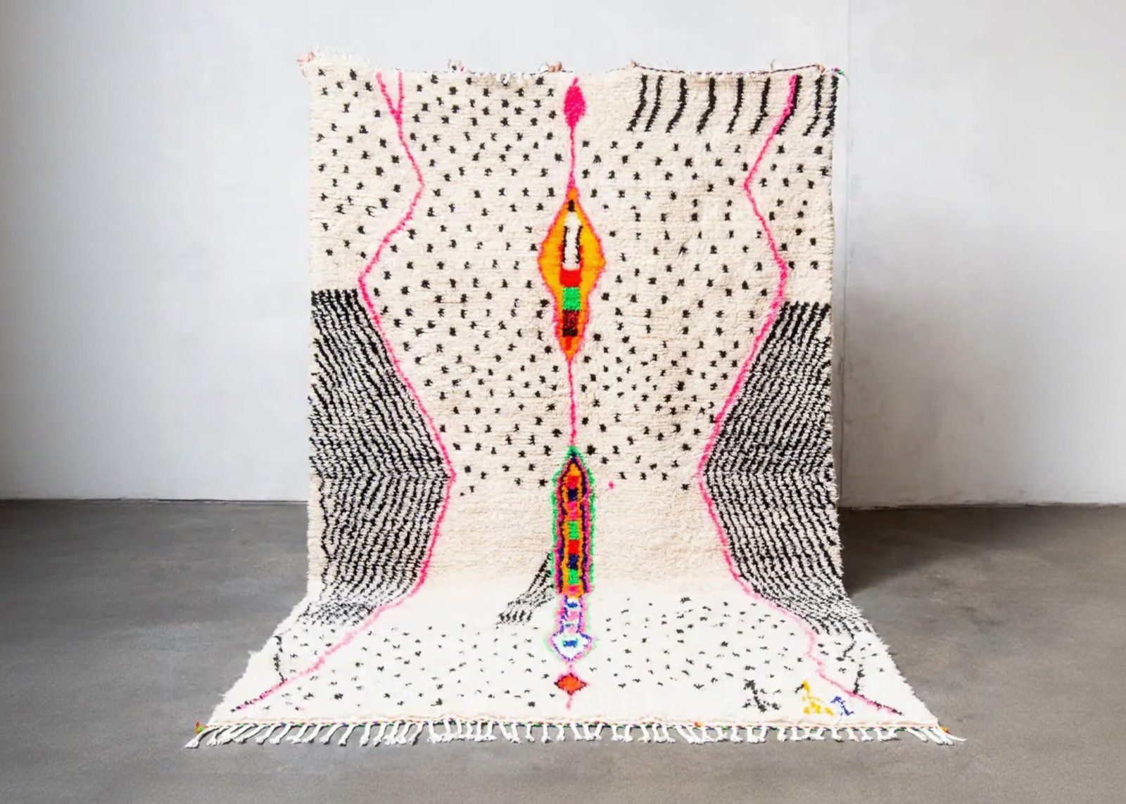 Bunter Berber Teppich aus Marokko mit geometrischen Mustern in Pink, Orange und Türkis